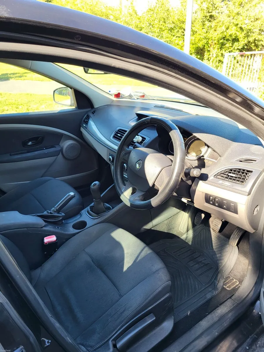 Renault Fluence 2011 - Image 4