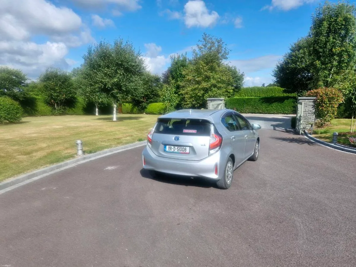 Toyota Aqua hybrid - Image 6