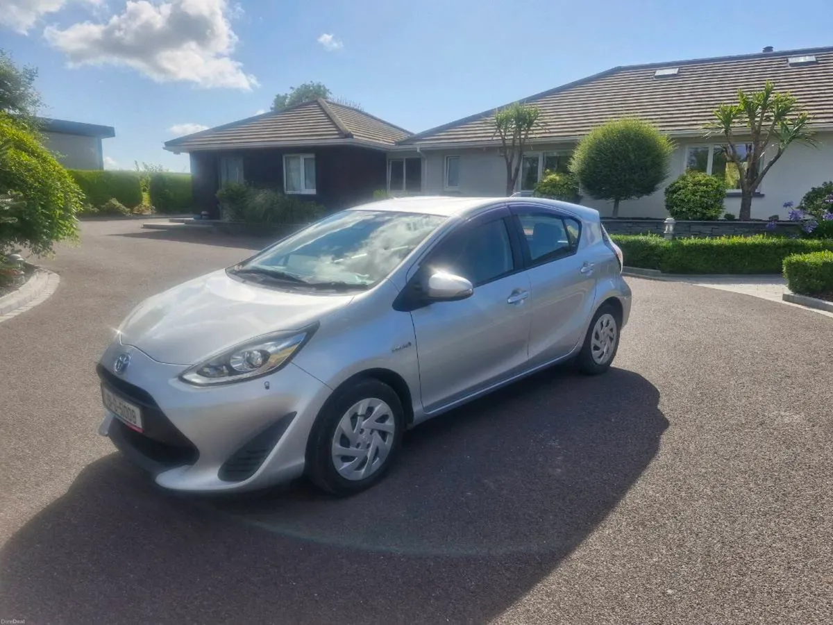 Toyota Aqua hybrid - Image 3