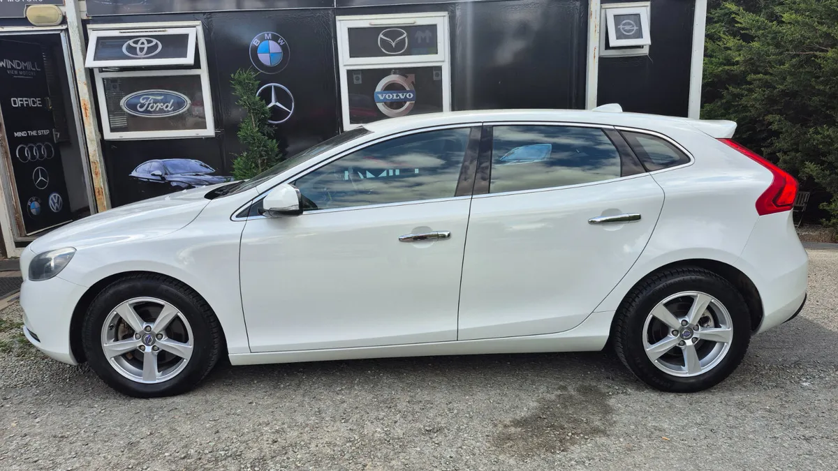 Volvo V40 2014 Automatic - Image 5