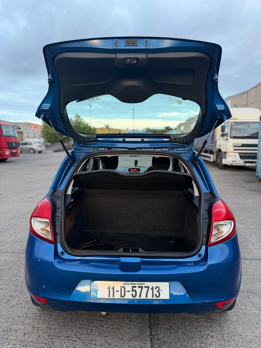 2011 Renault Clio 1.1petrol nct and tax - Image 5