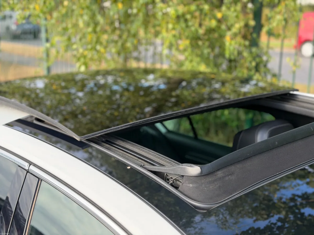 2018 Volkswagen Passat R Line - Image 3
