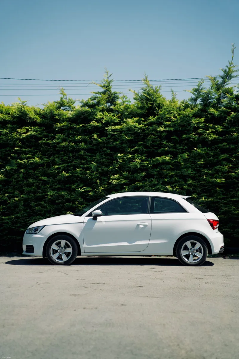 Audi A1 S-Tronic TFSI Sportback 2016 - Image 2