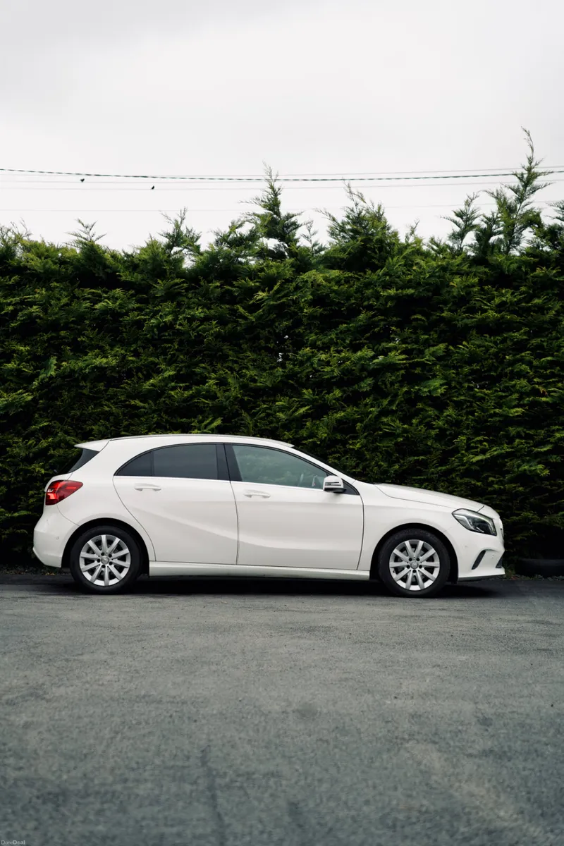 Mercedes Benz A180 2016 | Blind Spot Assist - Image 5