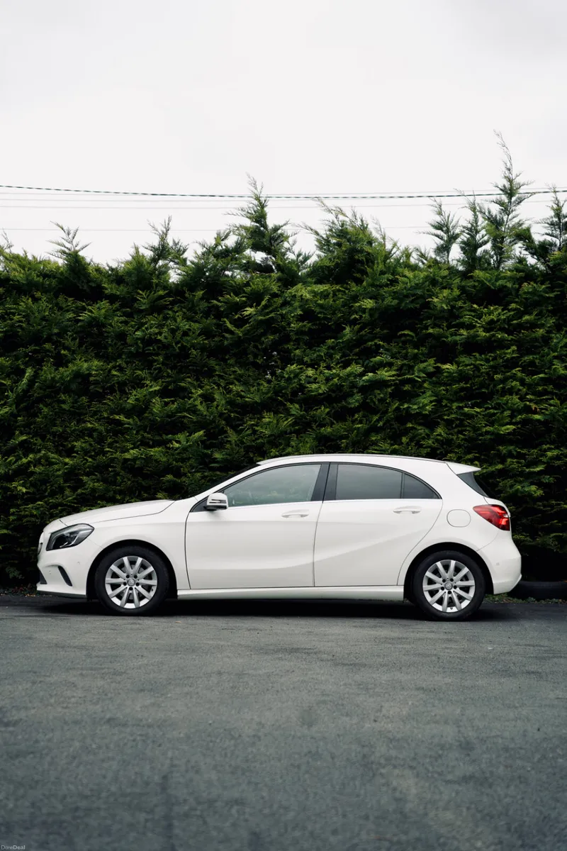 Mercedes Benz A180 2016 | Blind Spot Assist - Image 2