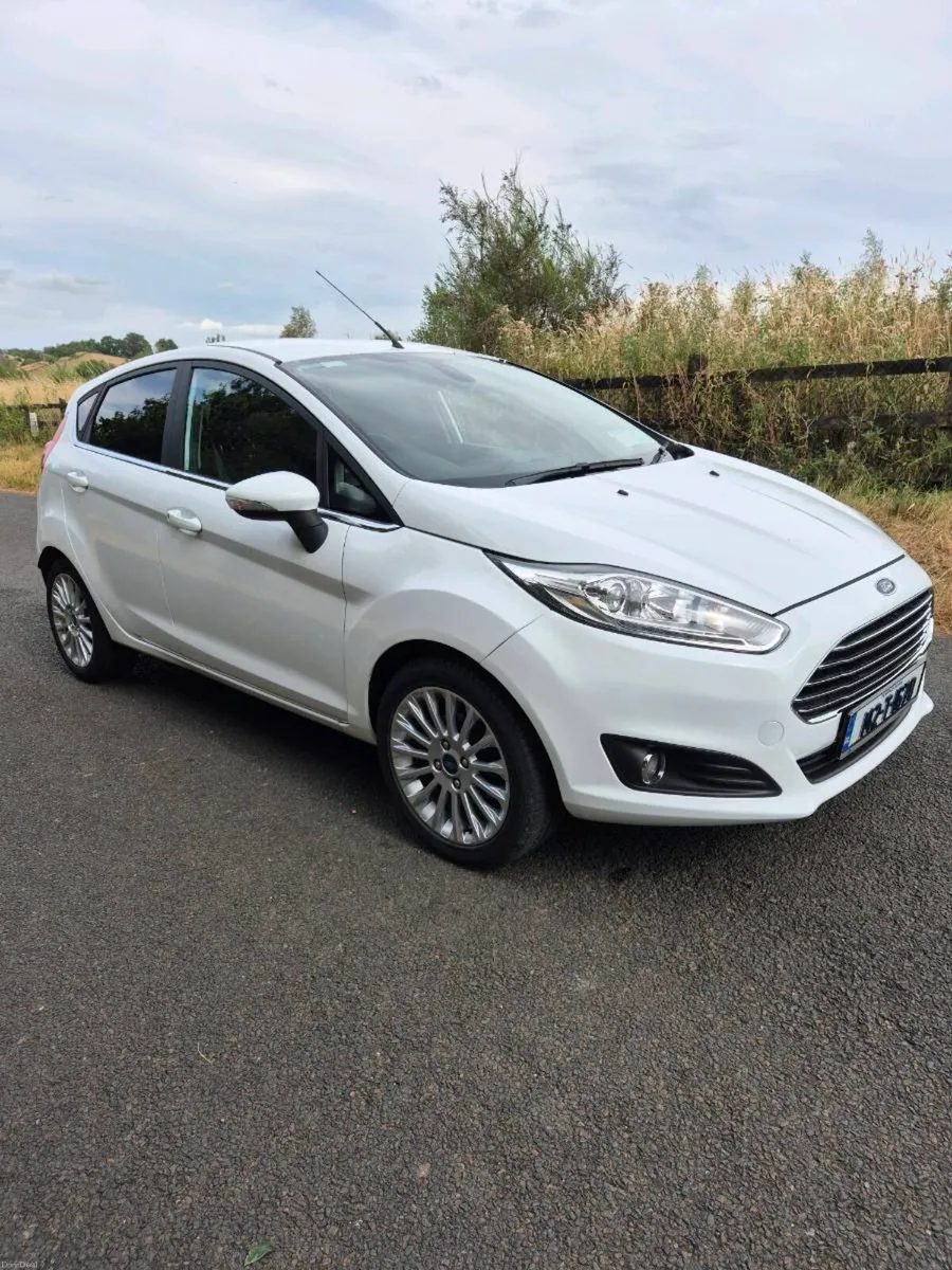 Ford fiesta 1.0 petrol high spec - Image 1