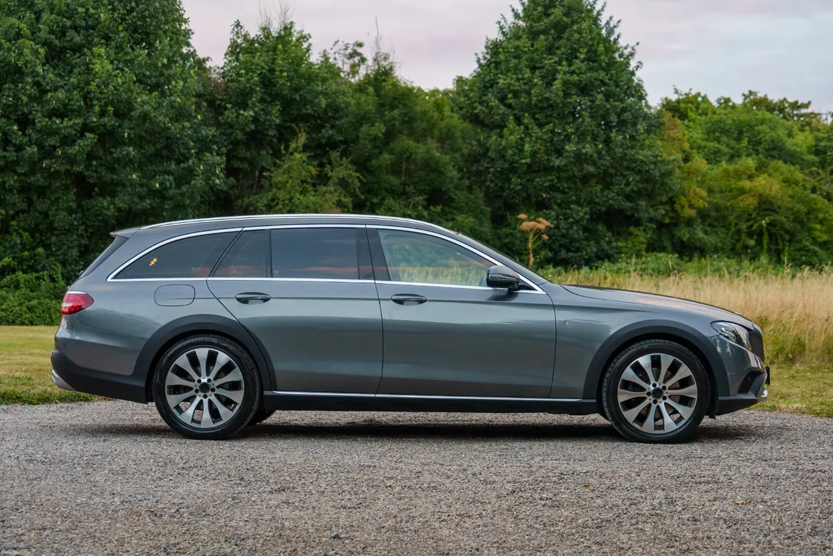 2017Mercedes-Benz E220d All Terrain 4MATIC - Image 3