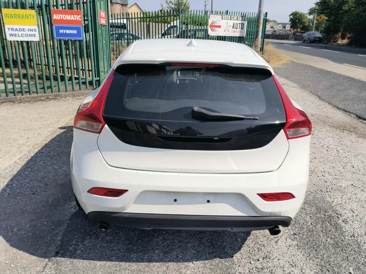 Volvo V40 1.6 Petrol Low kms! - Image 6