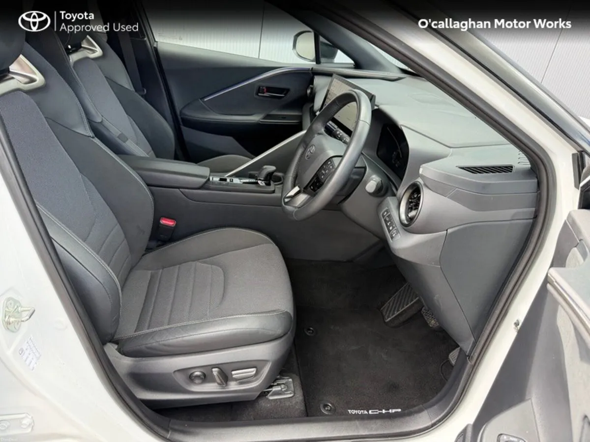 Toyota C-HR C-HR PHEV SOL - Image 6