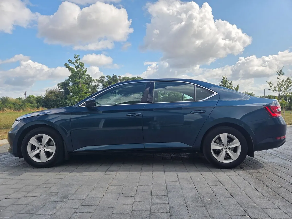 Skoda Superb 2018 - Image 5