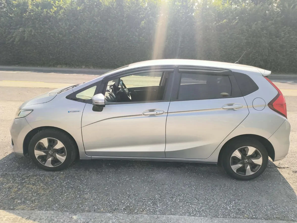 Honda Fit Petrol Hybrid 1.5 - Image 4