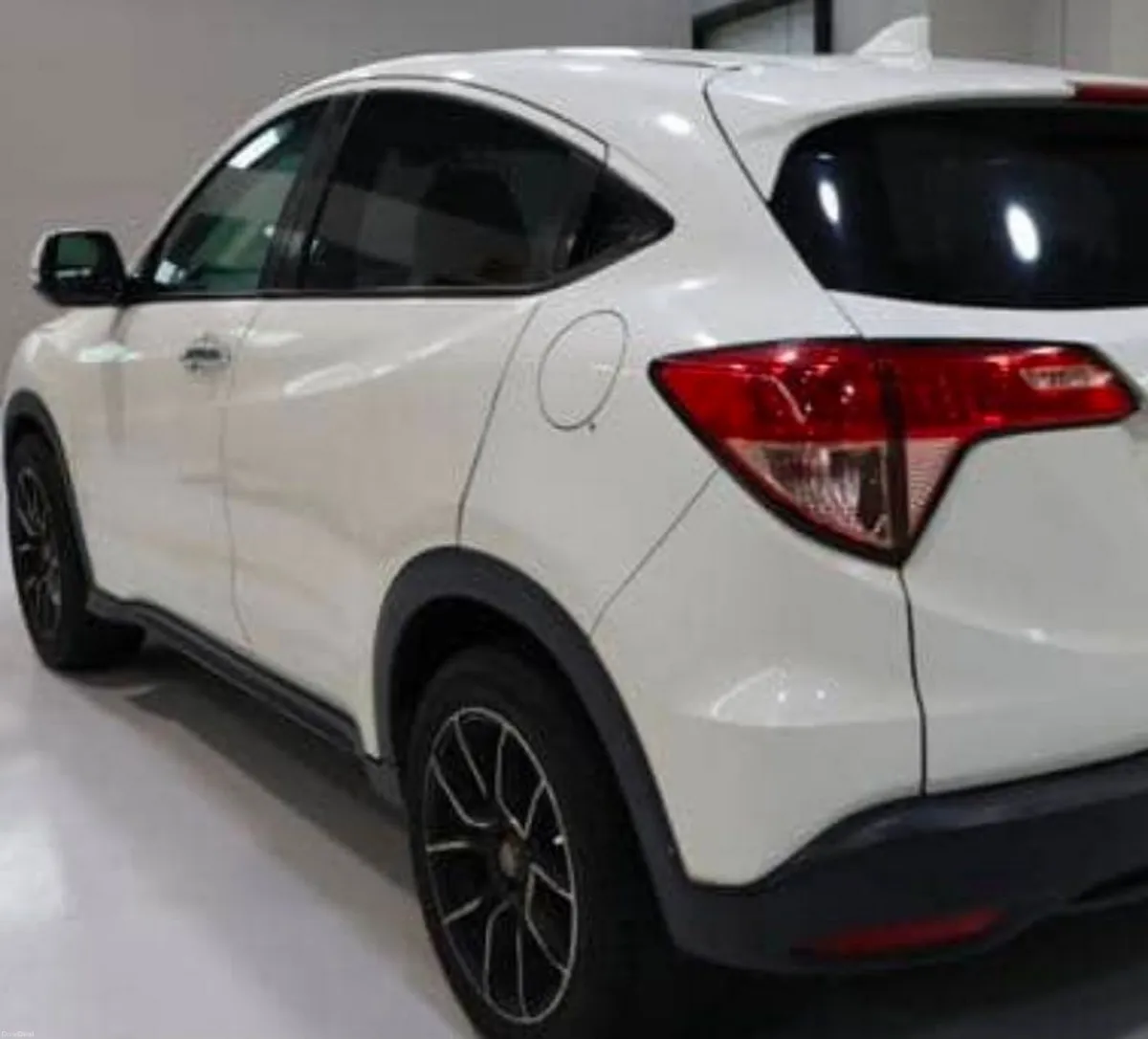 2016 Honda Vezel Low Milage - Image 5