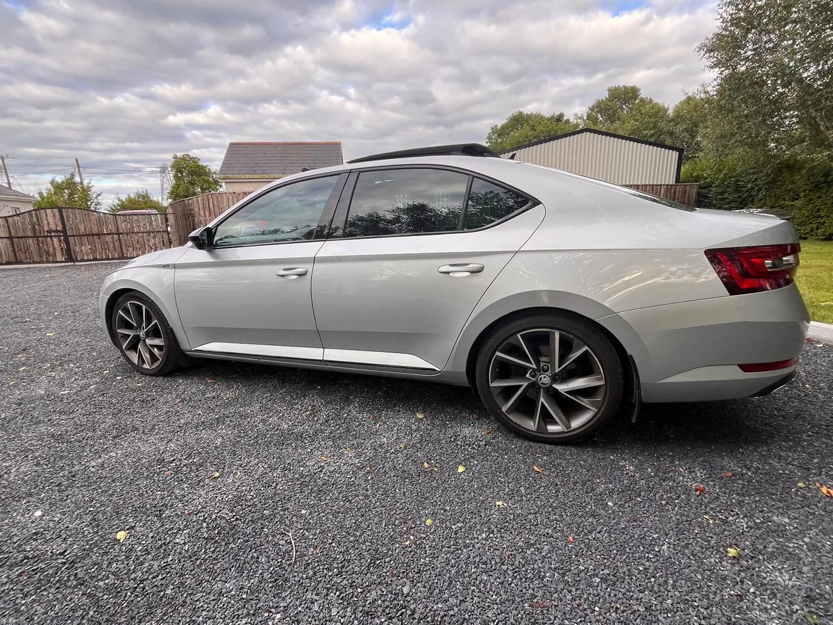 Skoda Superb 2.0TDI 150BHP SPORTLINE - Image 3