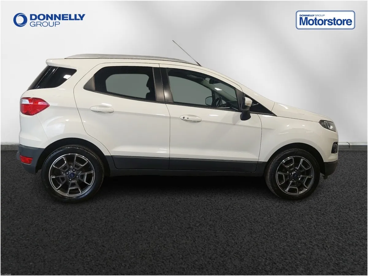 Ford EcoSport Hatchback Titanium - Image 3