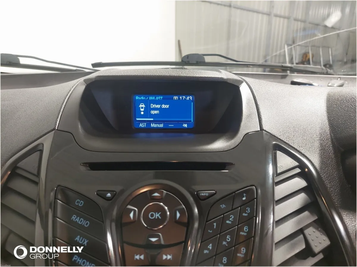 Ford EcoSport Hatchback Titanium - Image 5