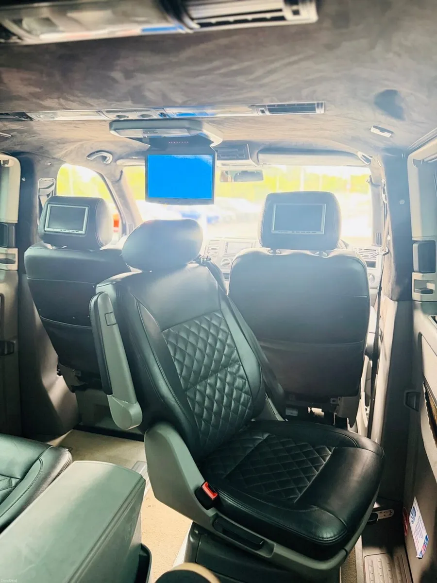 Volkswagen Caravelle Executive - Image 2