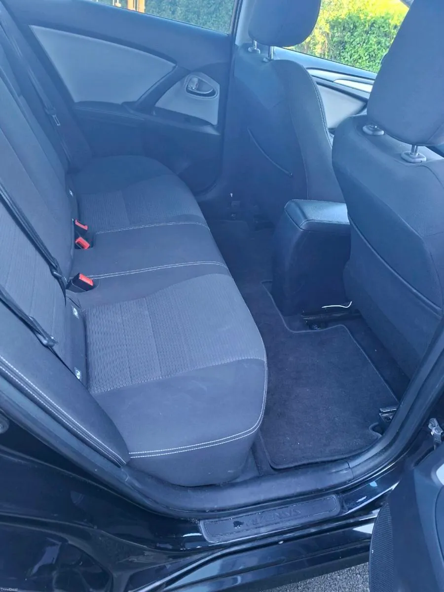 Toyota avensis luna 1.6 - Image 2