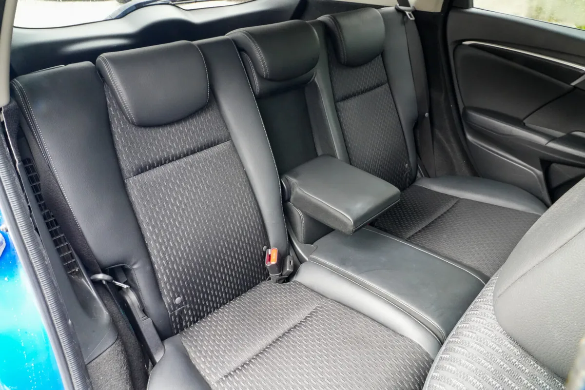 2015 Honda Fit 1.5 Petrol HYBRID 5DR AUTO - Image 4