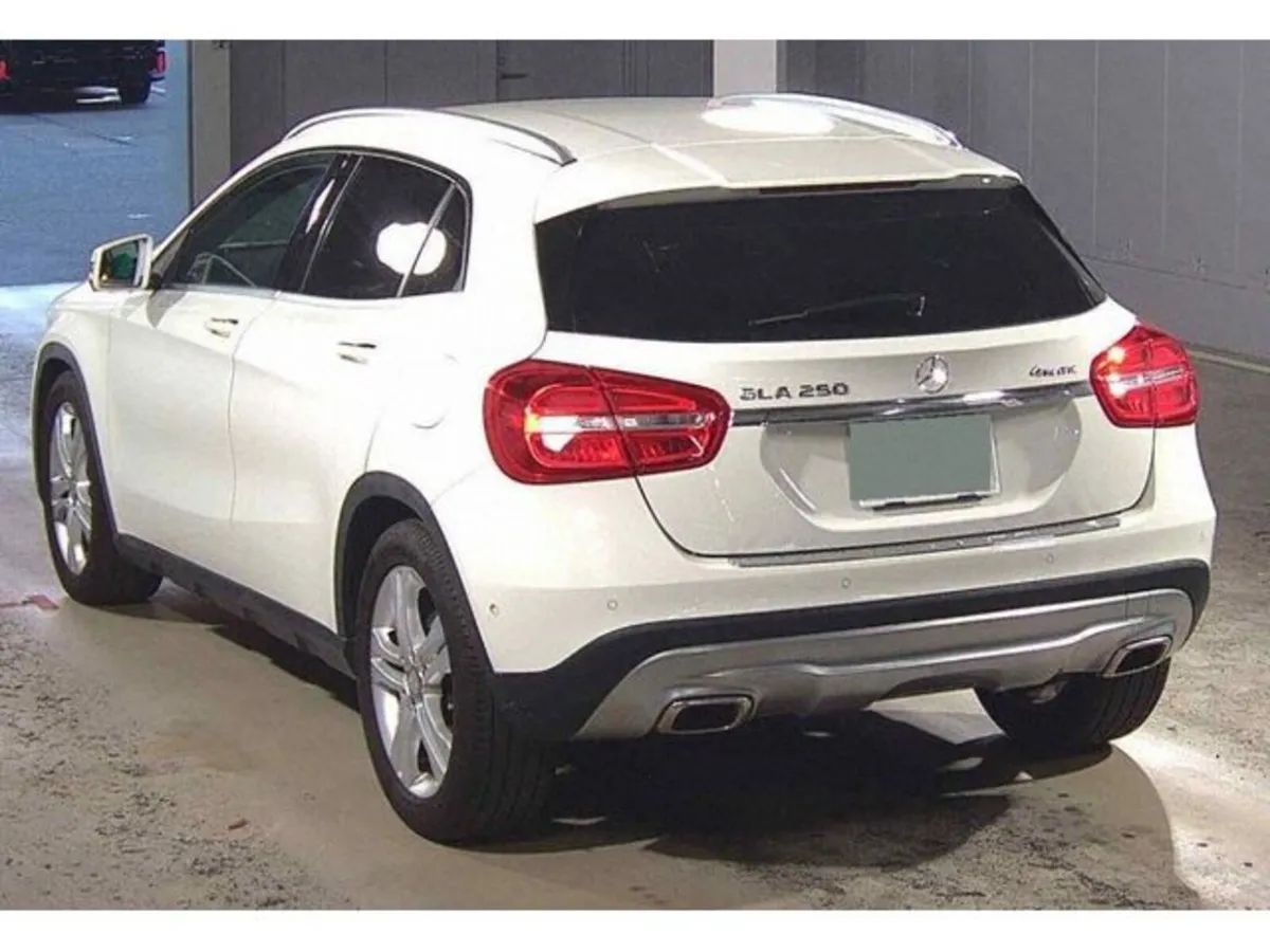 Mercedes-Benz GLA 2.0 GLA250 4MATIC Petrol Auto - Image 3