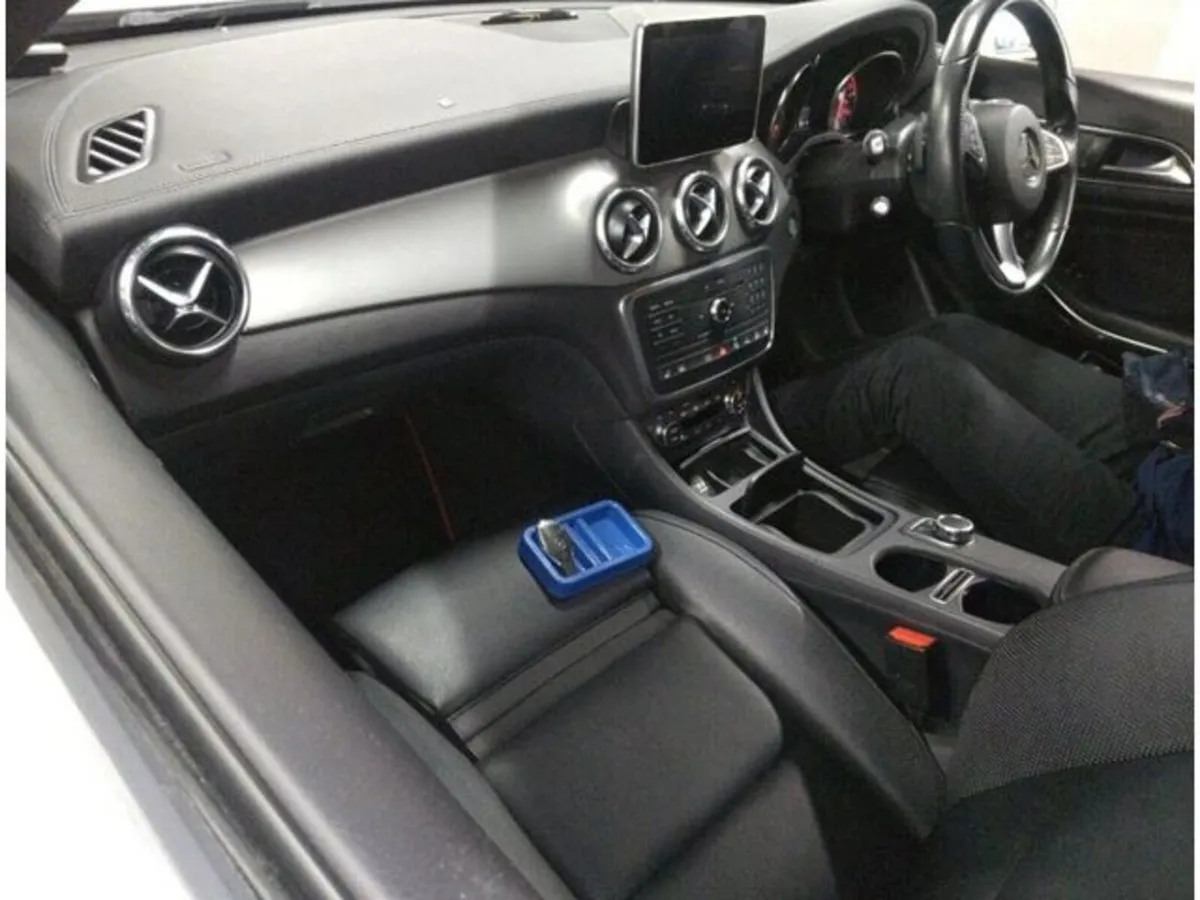 Mercedes-Benz GLA 2.0 GLA250 4MATIC Petrol Auto - Image 5