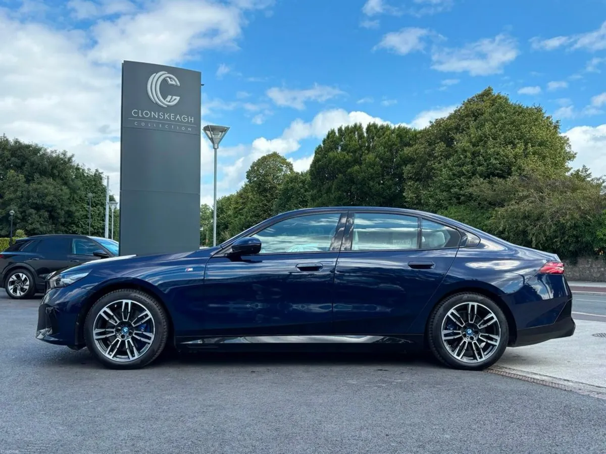 BMW i5 EDRIVE40 M SPORT - Image 4