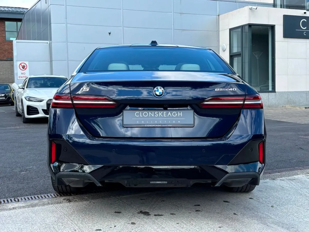 BMW i5 EDRIVE40 M SPORT - Image 6