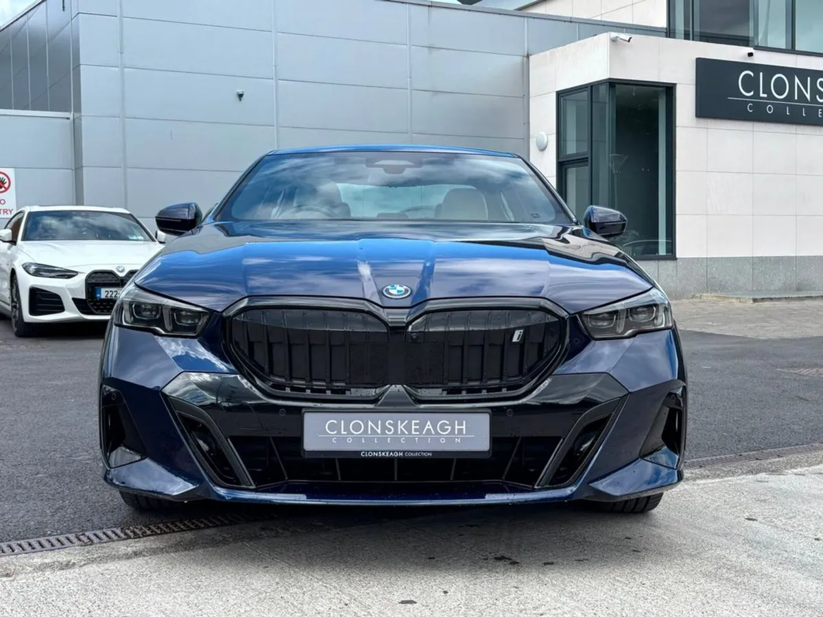BMW i5 EDRIVE40 M SPORT - Image 2