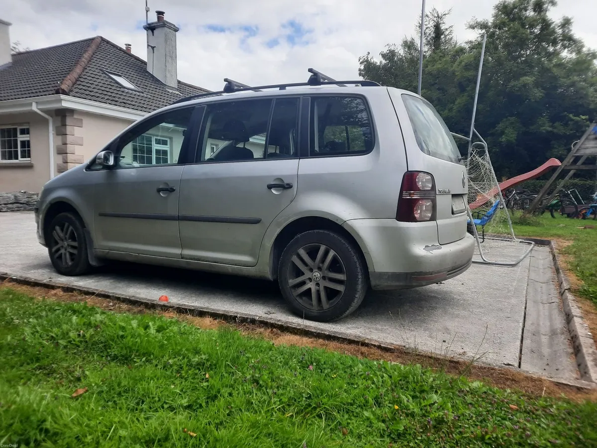 Volkswagen Touran 2008 - Image 2