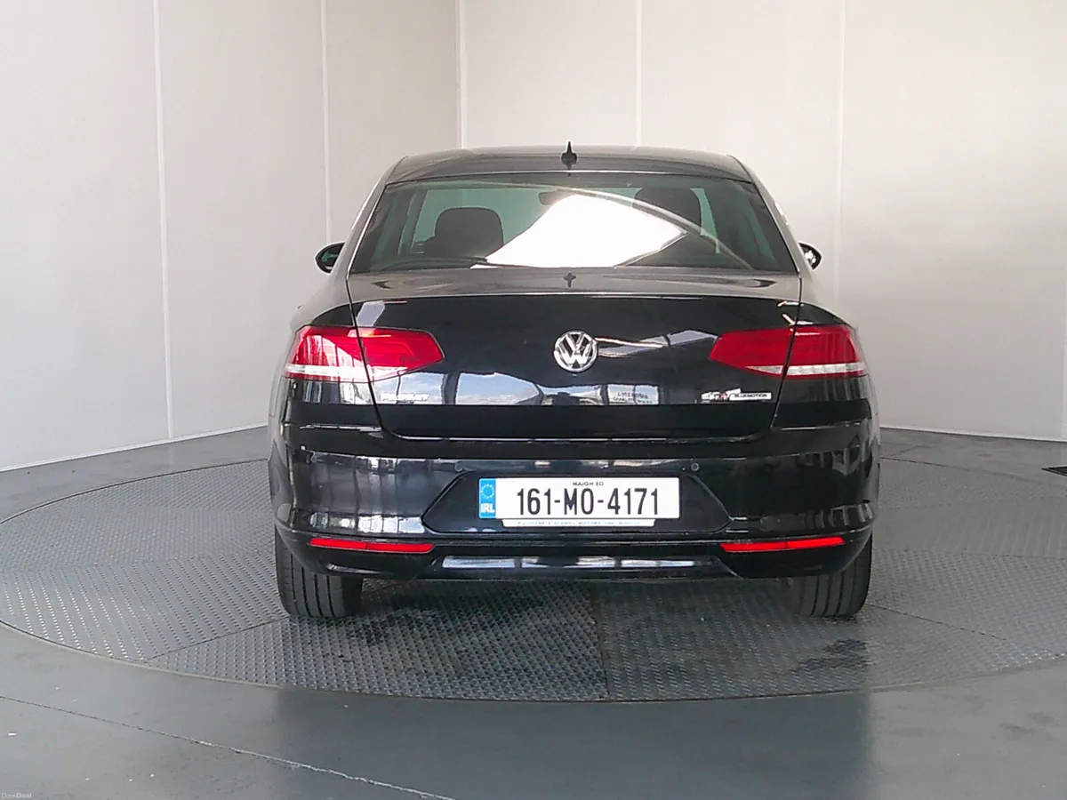 Volkswagen Passat 2016 - Image 6