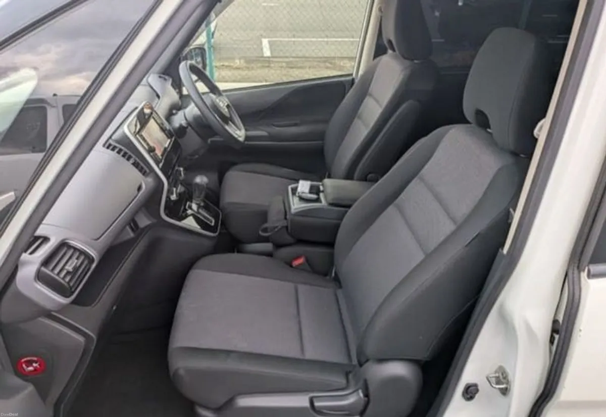 Price reduced 2020 Nissan Serena 8 Seater 2L Hybrid Excellent Condition - Image 3
