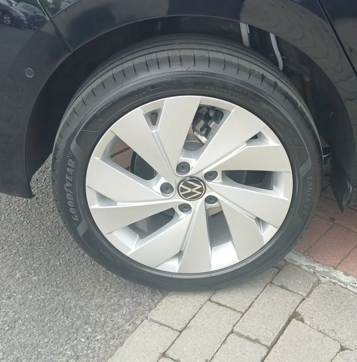 Volkswagen Golf EDITION 75 1.5 TSI 116HP **APP CON - Image 4