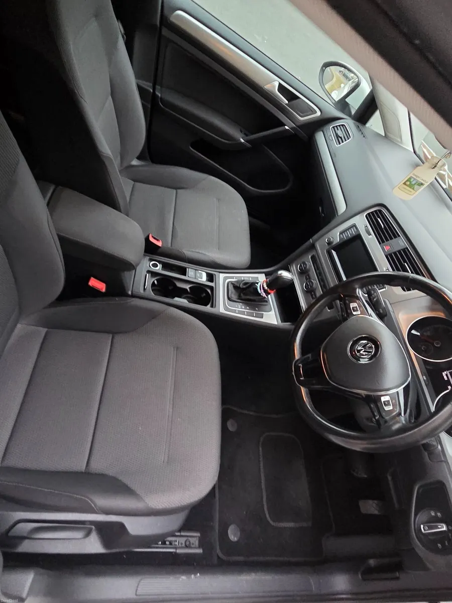Volkswagen Golf 2014 - Image 2
