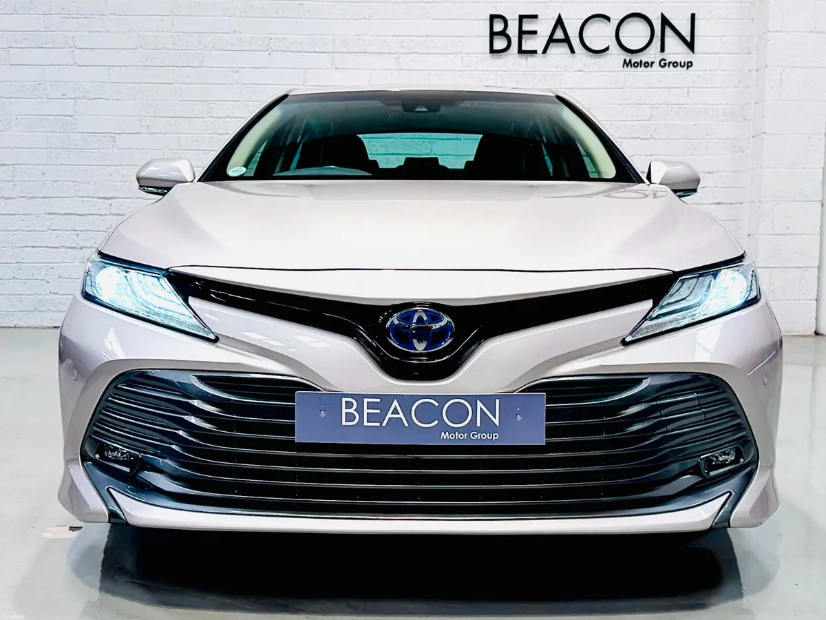 *36,000 MILES*HYBRID PLATINUM TOYOTA CAMRY  2.5 AU - Image 4