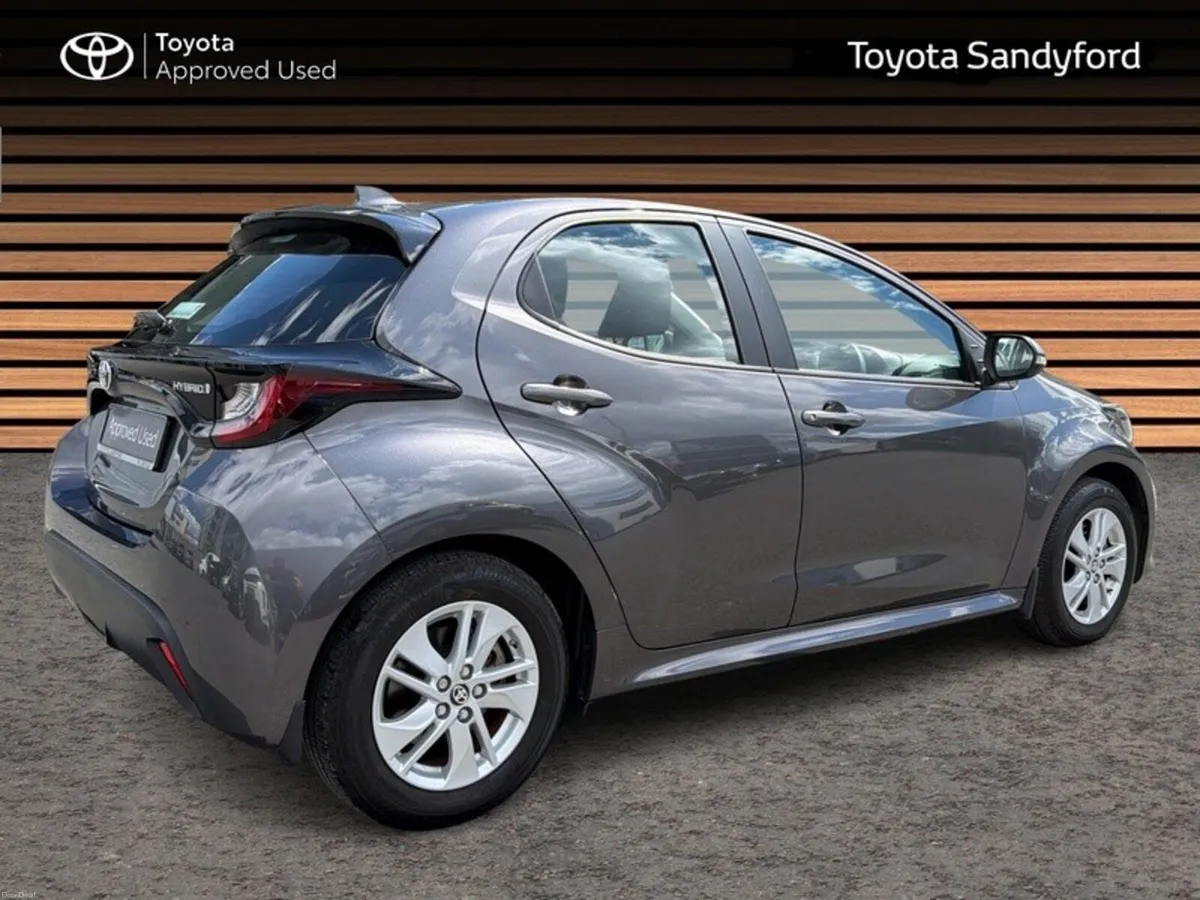 Toyota Yaris HYBRID LUNA // REAR CAMERA // TOYOTA - Image 2