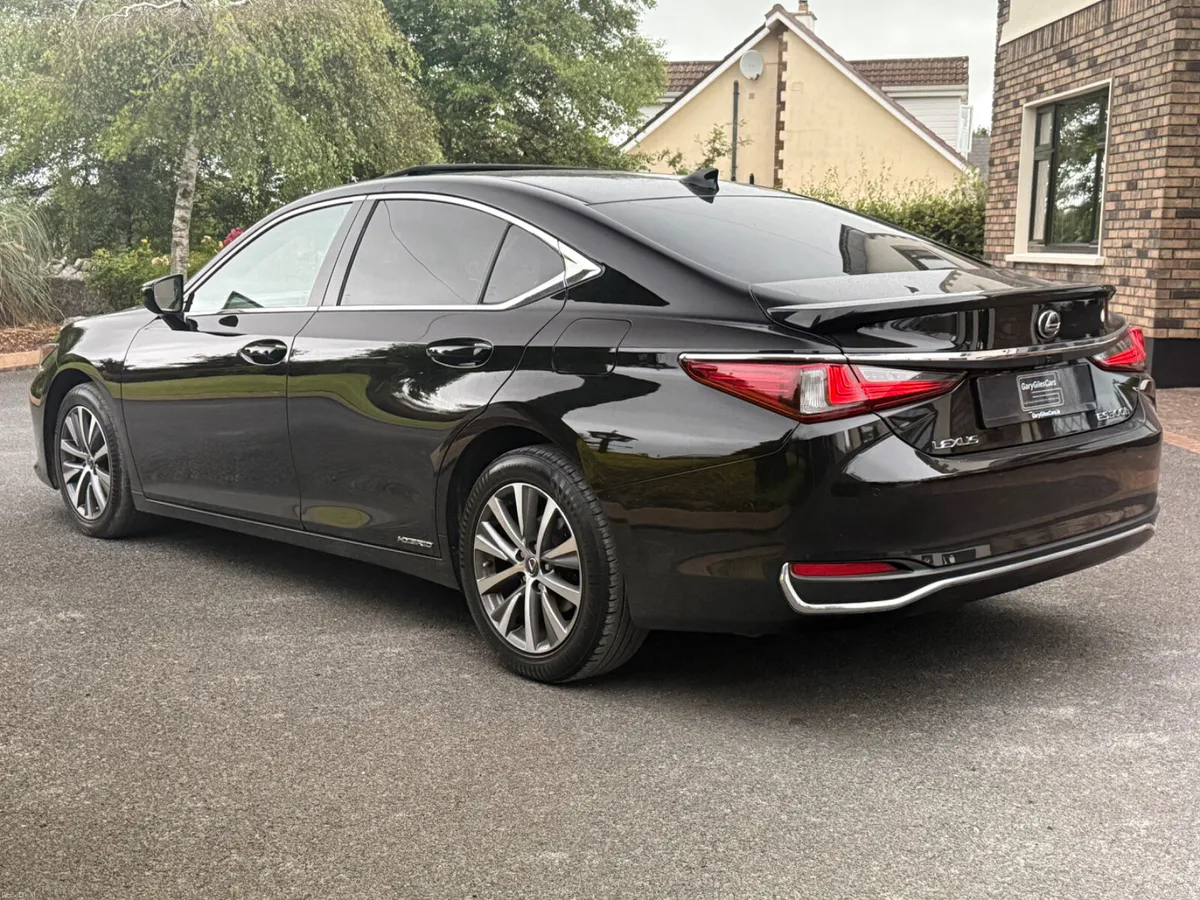 Immaculate 201 Lexus ES300h! - Image 5