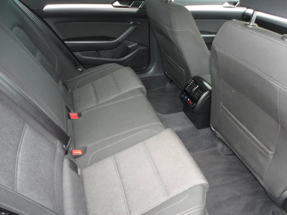 Volkswagen Passat 2019 - Image 6
