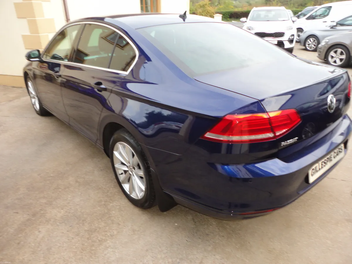 Volkswagen Passat 2019 - Image 4