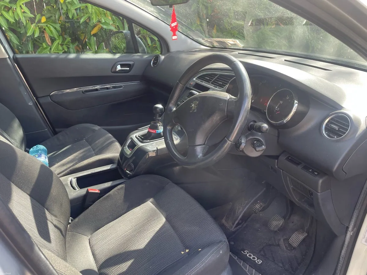 10 Peugeot 5008 Hdi “ Tow away “ €495 - Image 3