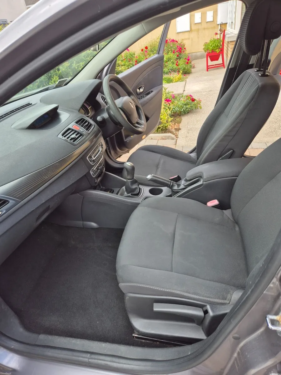 Renault Fluence 2011 - Image 6