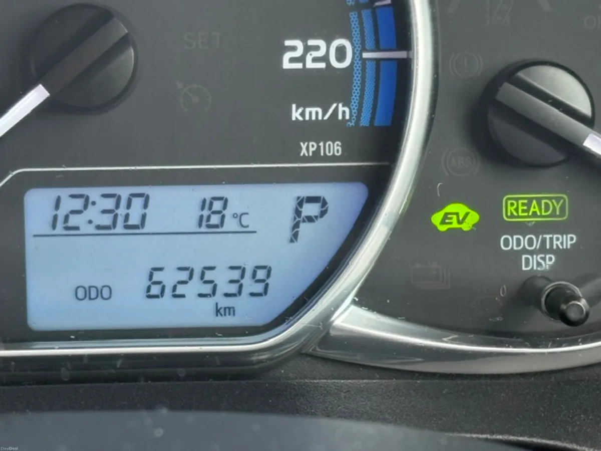 Toyota Yaris 2017 HYBRID IRISH CAR - Image 3