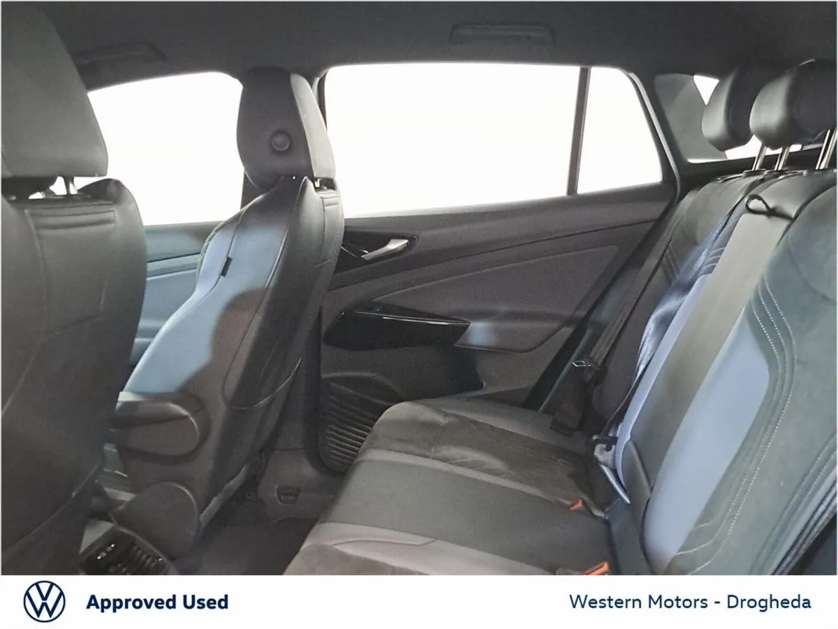 Volkswagen ID.4 LIFE 52kWh 148HP *GREAT VALUE* - Image 6