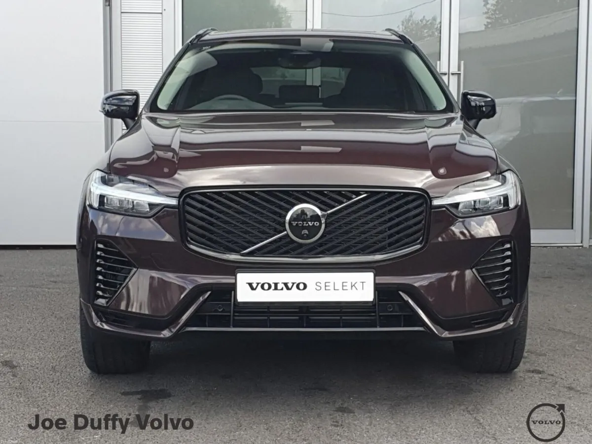 Volvo XC60 T6 AWD PHEV Plus Dark - Image 6
