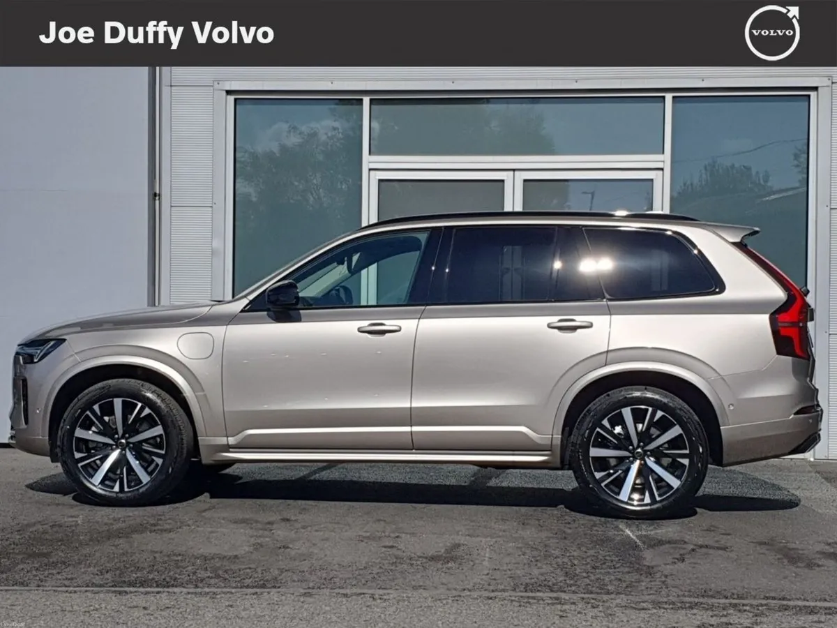 Volvo XC90 T8 PHEV AWD Plus Dark - Image 3