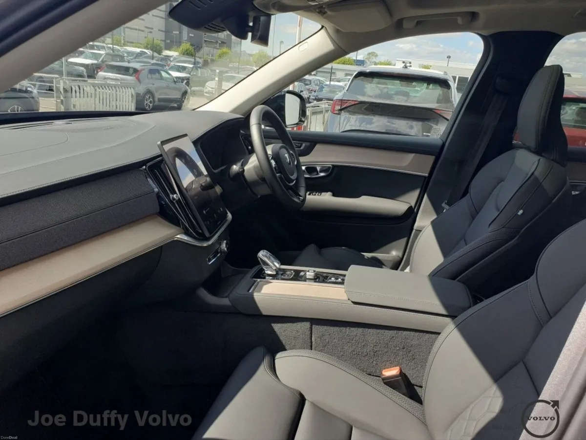 Volvo XC90 T8 PHEV AWD Plus Dark - Image 5
