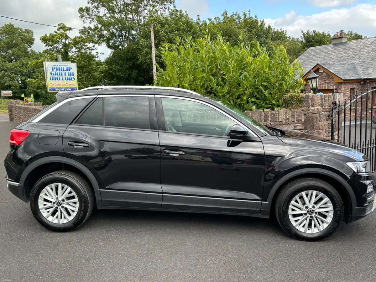 Volkswagen T-Roc Design Model with Full Leather - Image 4