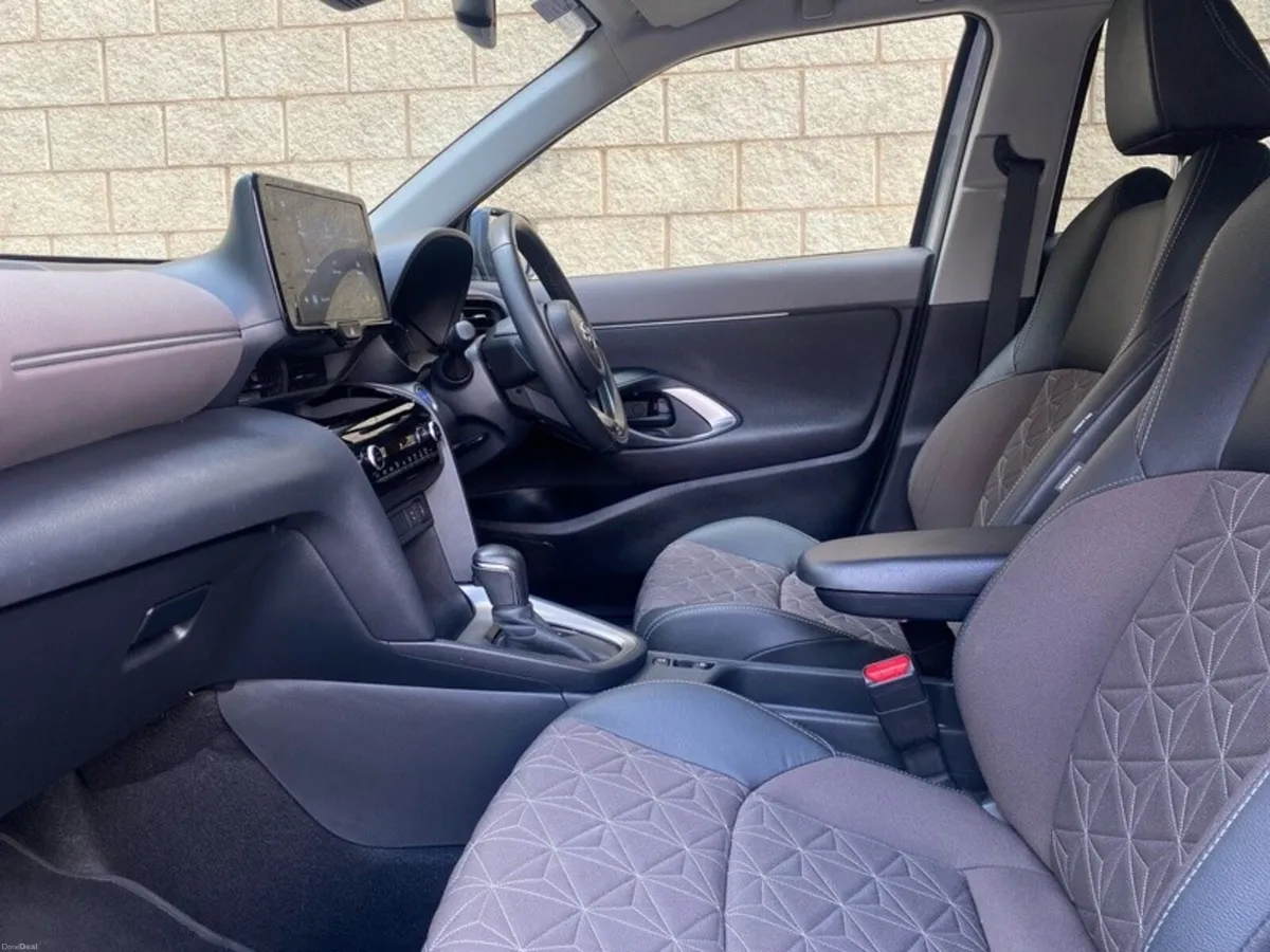 Toyota Yaris Cross HYBRID SOL - Image 6