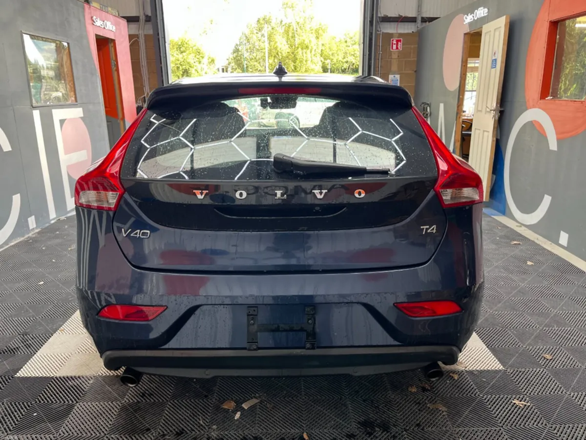 Volvo V40 2015 VOLVO V40 T4 1.6 AUTOMATIC / CRUISE - Image 3