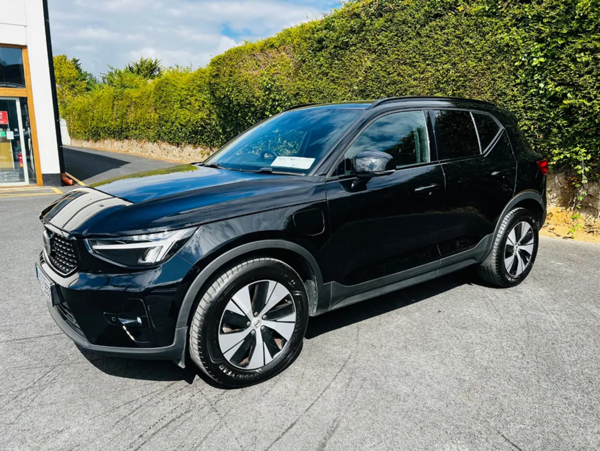 Volvo XC40 2.0  PLUG IN HYBRID   MASSIVE SPEC - Image 5