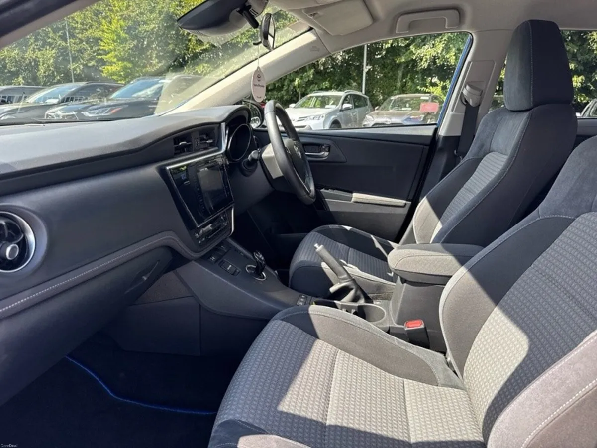Toyota Auris AURIS HYBRID LUNA SPORT - Image 6