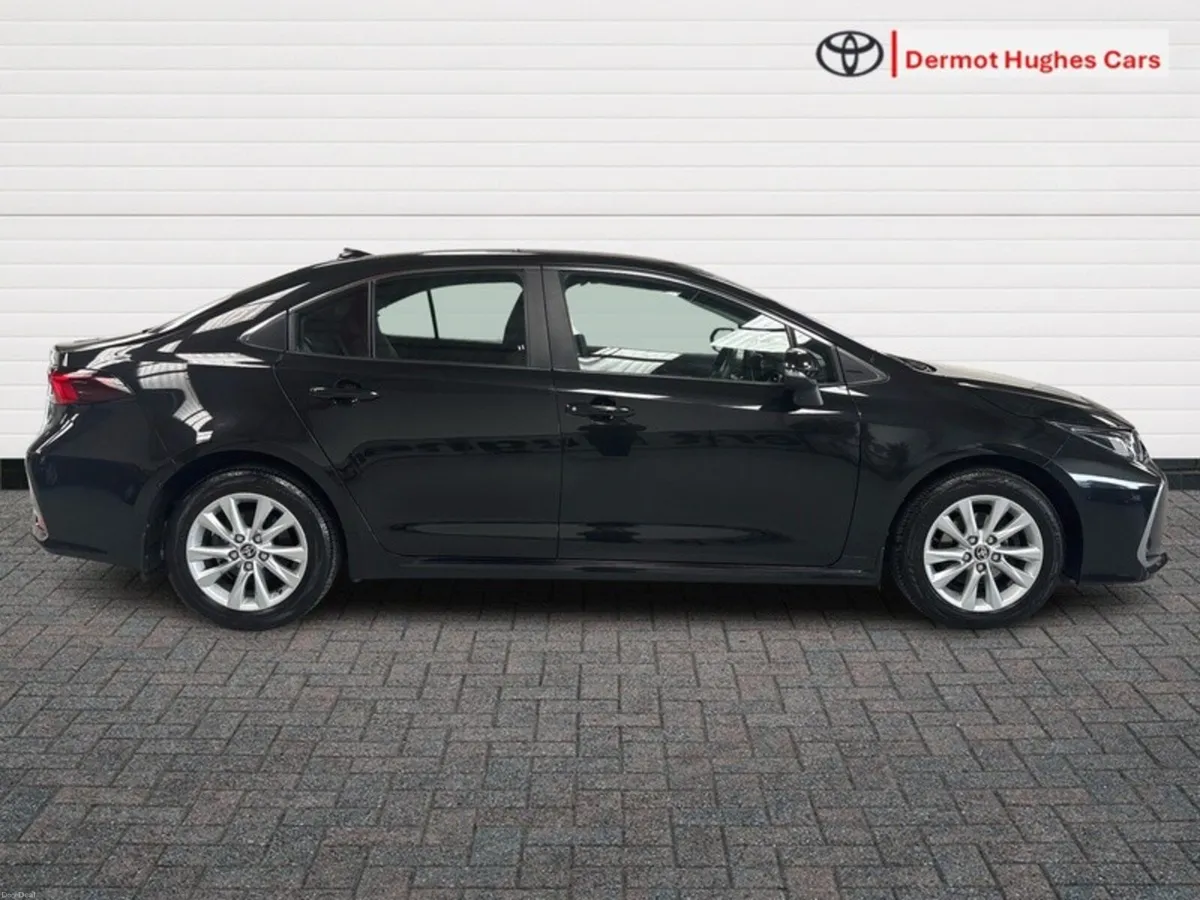 Toyota Corolla LUNA SALOON HYBRID AUTO - Image 3